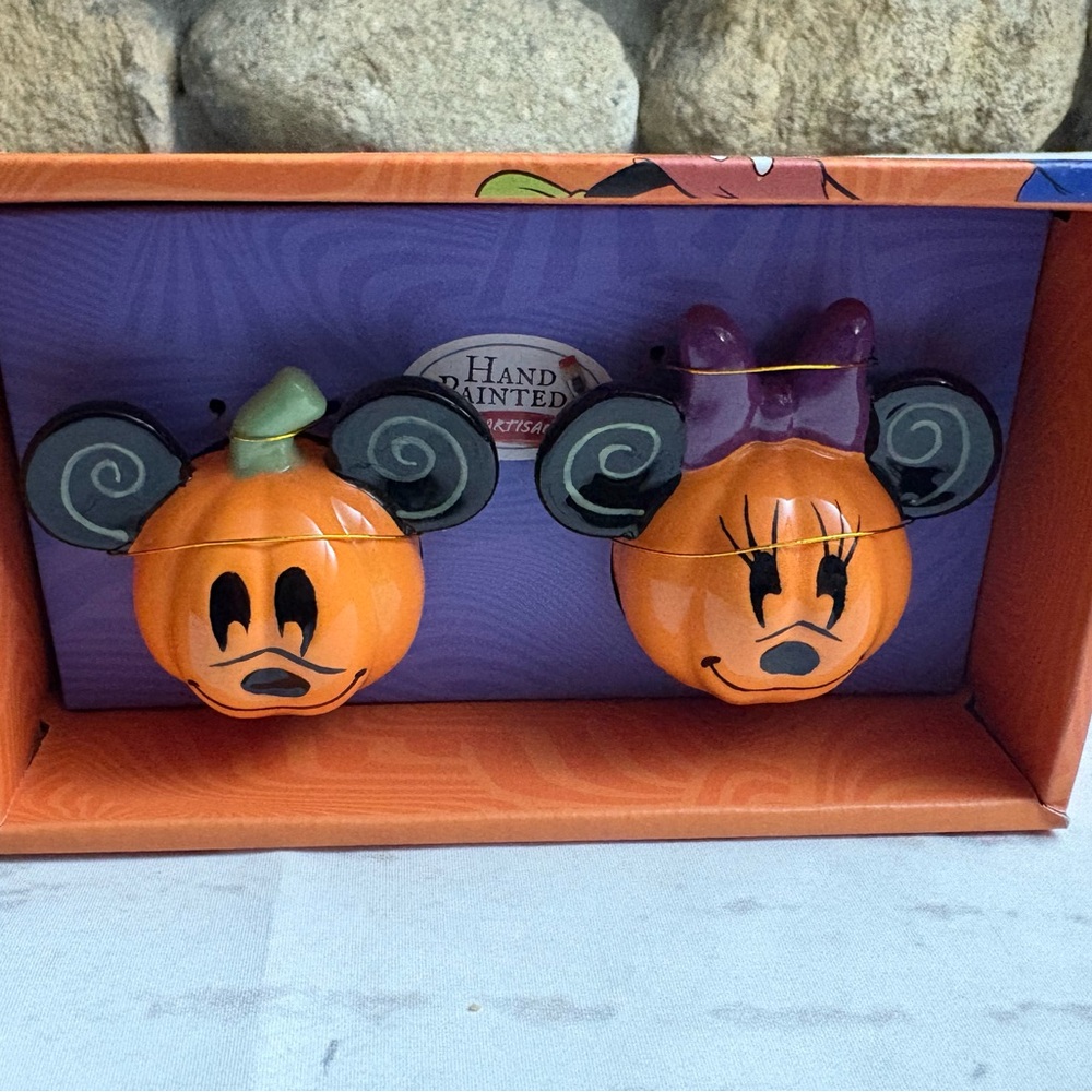 Disney Mickey Mouse And Minnie Mouse Halloween Pumpkin Salt And Pepper Shakers